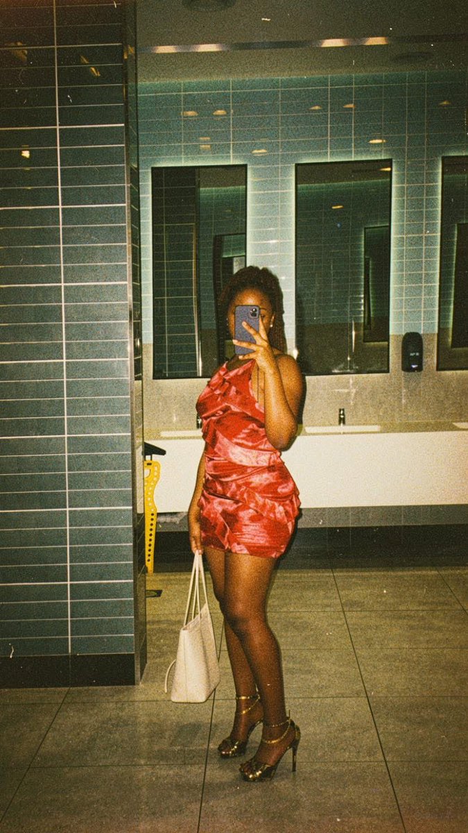 tsholo_noble's tweet photo. Saying I love this dress would definitely be an understatement 😍❤️ https://t.co/cq19Hz5C2c