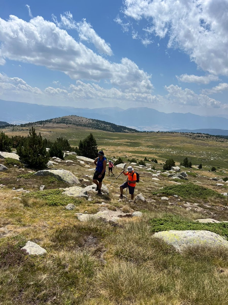 somcimproject's tweet photo. Avui la nostra secció d’EXI2 ha marxat fins a Porté Puymorens (França) per fer una ruta bonica i tranquil·la fins El Punxó 2581m: 17,1km. i +963m.

L'humor, riures, històries i el conèixer persones noves, ha omplert una ruta que ha agradat molt.

Seguim! 💜🫂♾️ https://t.co/Vb6ppQNZ4V