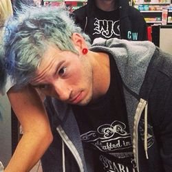 moonrryluvr's tweet photo. save me blue haired josh dun https://t.co/ehk5hXO7cF