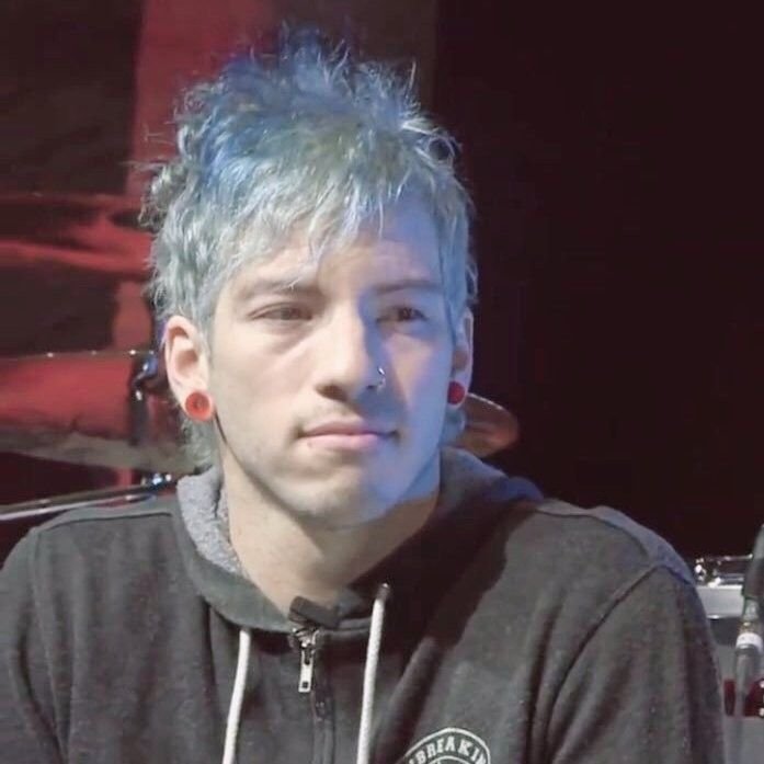 moonrryluvr's tweet photo. save me blue haired josh dun https://t.co/ehk5hXO7cF