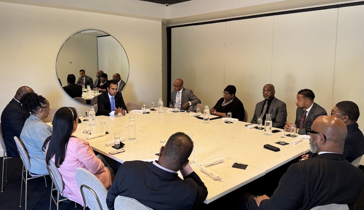 VivekGRamaswamy's tweet photo. Great lunch meeting with faith leaders in Montgomery County yesterday. Calling people to be the best versions of themselves for a purpose higher than themselves is key to healing our divided culture. Looking forward to more unfiltered conversations about how to meaningfully improve the lives of Ohioans.