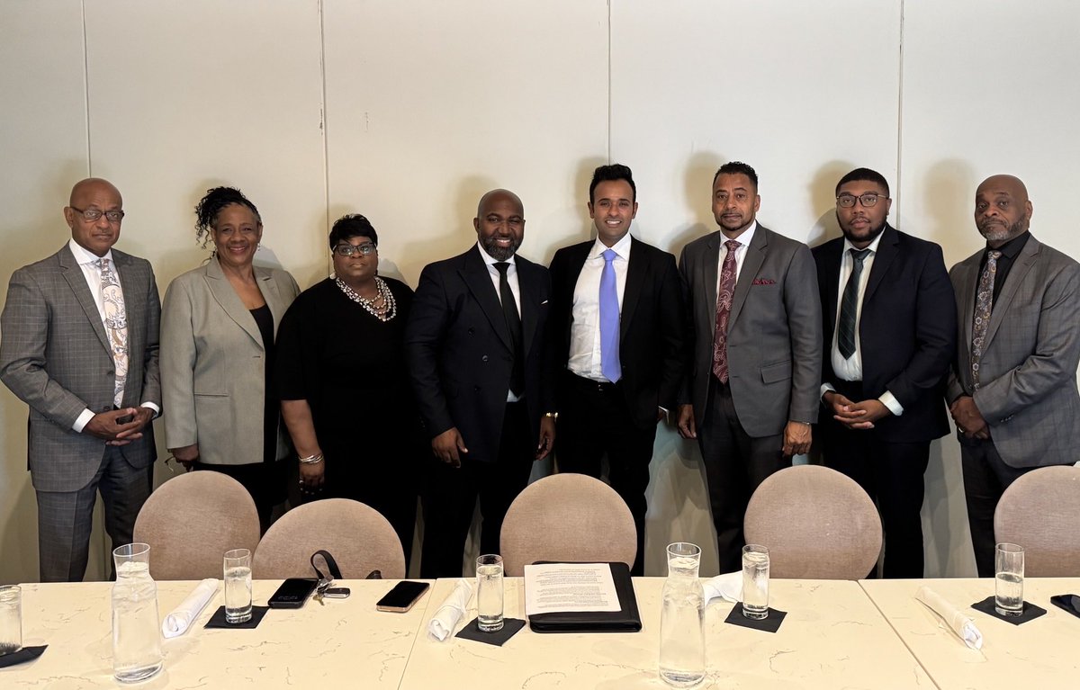 VivekGRamaswamy's tweet photo. Great lunch meeting with faith leaders in Montgomery County yesterday. Calling people to be the best versions of themselves for a purpose higher than themselves is key to healing our divided culture. Looking forward to more unfiltered conversations about how to meaningfully improve the lives of Ohioans.