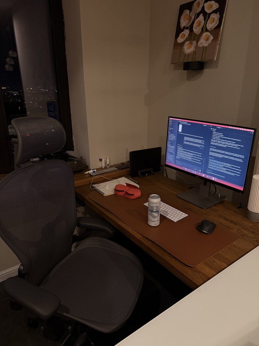 heartsker's tweet photo. Got myself Herman Miller Aeron finally!
It’s been my dream for 4+ years

Congrats to me https://t.co/X9OwjAO9p6
