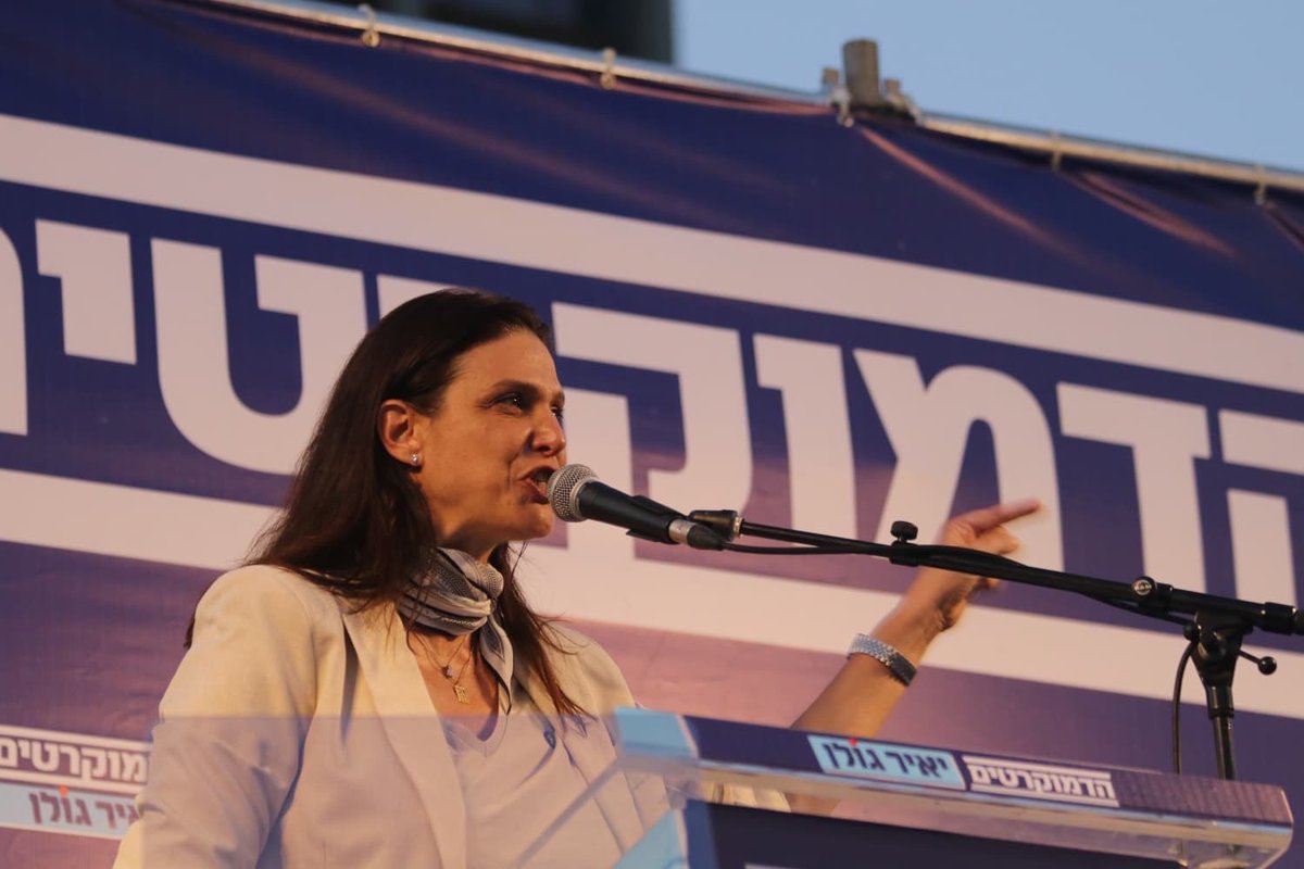 Efratrayten1's tweet photo. אנחנו מזניקים הערב את קמפיין הבחירות שלנו. קמפיין שמציב במרכז את המאבק על נשמתה של המדינה. 

נוביל את צוות ההגנה על הדמוקרטיה הישראלית, נילחם ללא פשרות נגד השחיתות השלטונית, נבצר את מעמדם של שומרי הסף ונגן בחירוף נפש על מערכת משפט עצמאית, חזקה ובלתי תלויה.

מול הנהגה שפועלת ברודנות בחסות החוק ומפרקת את ישראל, ומול שלטון שסובל מריקבון מוסרי ומקדם חוקי הפיכה דורסניים, אנחנו מבטיחים לבטל את כל החוקים שלהם בממשלה הבאה, להקים ועדת חקירה ממלכתית כבר בישיבת הממשלה הראשונה, ולעגן בחוק עקרונות יסוד של שוויון, הגבלת כהונה ו-0 נאשמים בפלילים בממשלה. 

הצעד הראשון של היום שאחרי מתחיל ממש עכשיו.

קרדיטים: אמיר יעקובי ויאיר פלטי