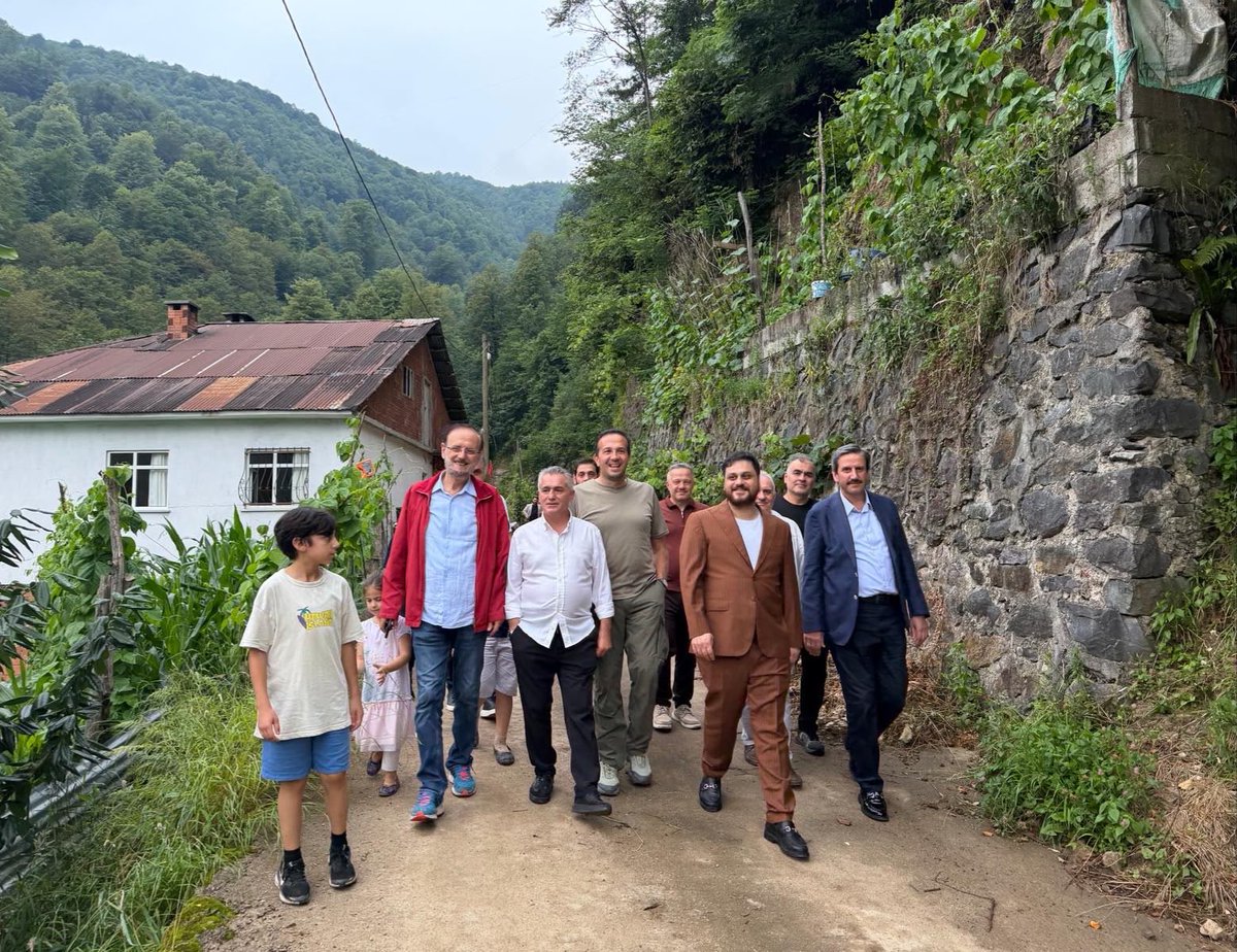 huseyinbas_BTP's tweet photo. Bugün Rize Ardeşen Önder Köyü’ndeydik. Kıymetli dostlarla memleketimizin dertlerini, yarınlara dair umutlarımızı ve çözümlerimizi konuştuk. Misafirperverlikleri için teşekkür ediyorum. https://t.co/hQpfvyJyVm