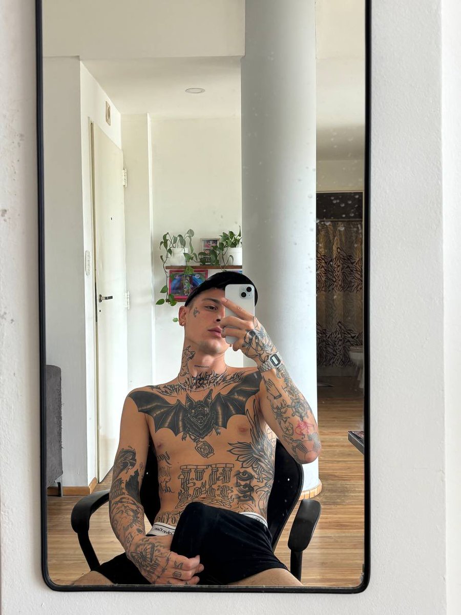 captnlevives's tweet photo. bored😌 https://t.co/CJCnobJTug