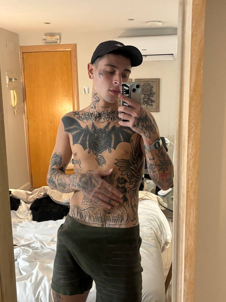 captnlevives's tweet photo. bored😌 https://t.co/CJCnobJTug
