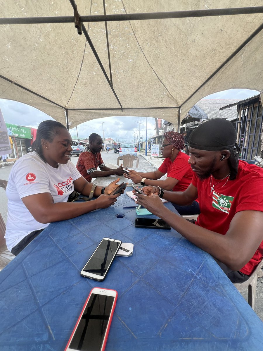 VictorManjul's tweet photo. Not exaggerating, but across the 4 locations we covered today, we registered at least 300 people✌️🔥🔥

OBIDIENTS TO THE RESCUE

#NigeriaWillbeOK https://t.co/3yU4kwqer5
