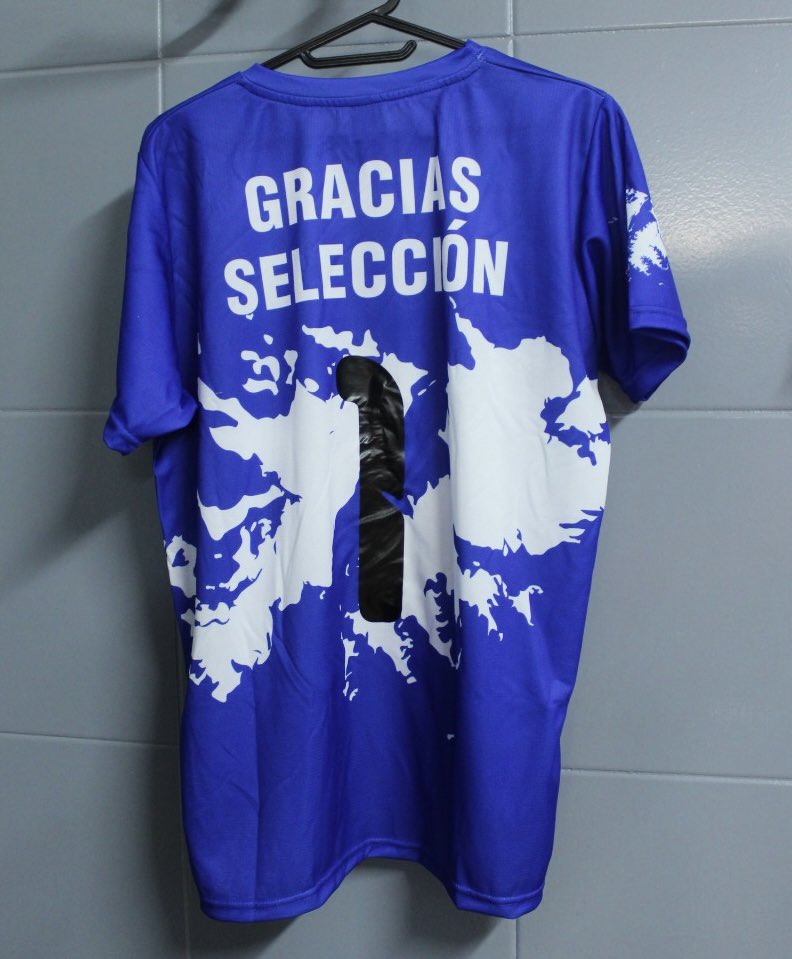 ClubCdBolivarOF's tweet photo. Hoy….Vamos de Gala!! 

Gracias @afaseleccion por unir y hacer FELIZ al Pueblo Argentino!!!🙏

Gracias por tantas alegrías !! 🩵🤍🩵

Las Malvinas son Argentinas !! 🇦🇷

#ClubCiudadDeBolivar 👕
#VamosCele🩵 https://t.co/TzeFhwOs7J