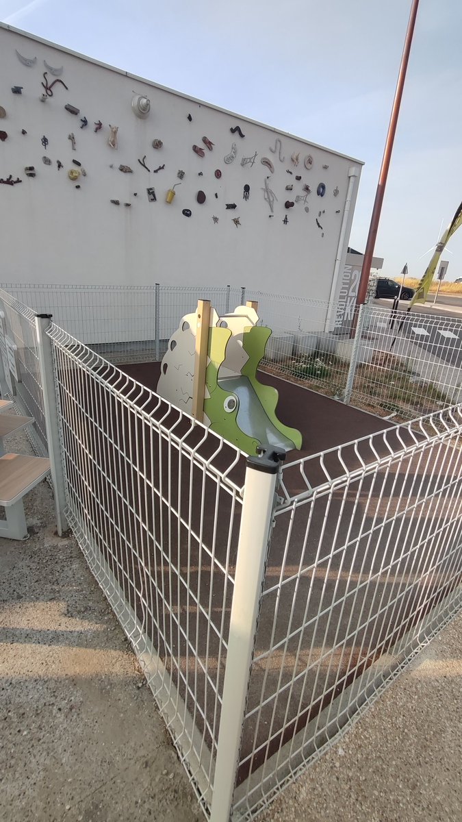 PyjaSSB's tweet photo. Il a fait quoi pour être enfermé comme ça lui ? https://t.co/Ff82tQBFLp