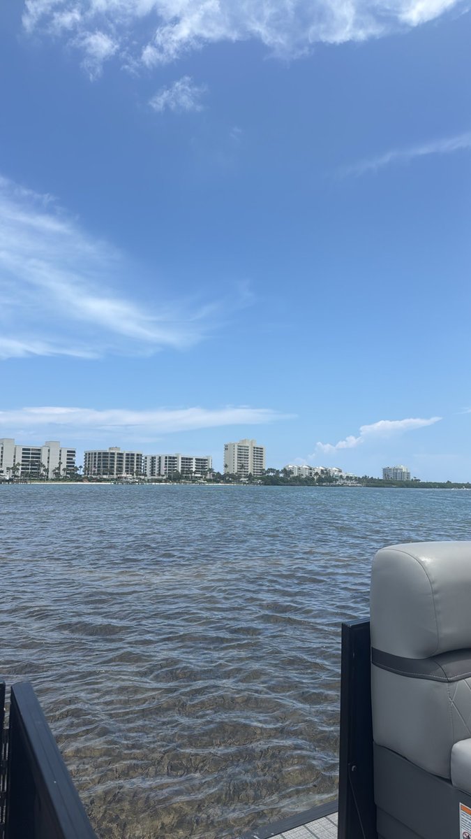 Ron_Harbaugh52's tweet photo. Beautiful day in paradise. No drinks or bag today, resting the liver for when I’m obliterating rumple shots in strip and derds #fraternal #fsu https://t.co/gSxXCZKFLR