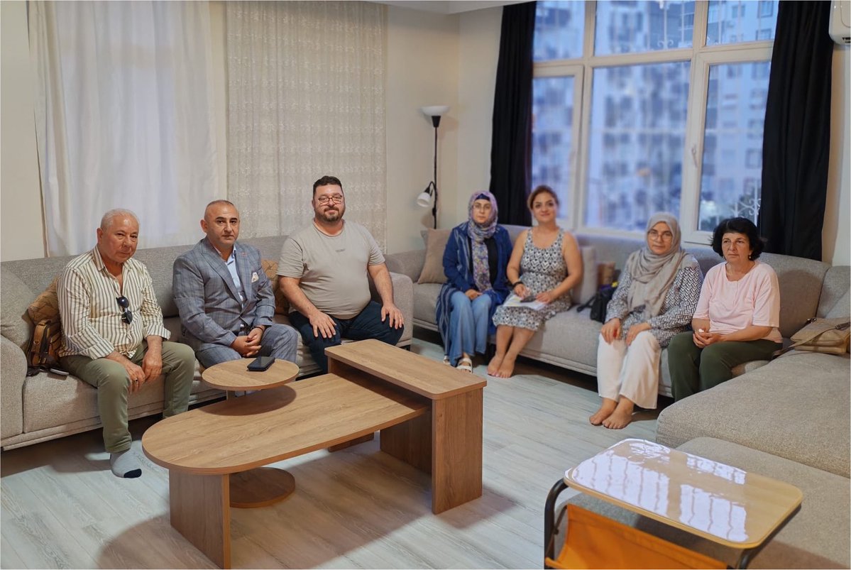 AkpartiCukurova's tweet photo. “AK Parti teşkilatları olarak gönül köprüleri kurmaya devam ediyoruz.”

Toros Mahallemizde kıymetli hemşehrimiz Serhan Yücedağ’ı evinde ziyaret ederek samimi bir sohbet gerçekleştirdik. 

Misafirperverliği için kendisine gönülden teşekkür ediyoruz. https://t.co/sbUCNXTXH5