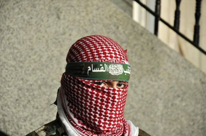 arr7aan's tweet photo. الشهيد الناطق باسم القسام أبو عبيدة:

"كابوس تحرك الضفة والقدس والخلايا الثائرة من الأرض المحتلة عام 48 قادم لا محالة”.

الصورة 2011 https://t.co/TQUbRWHnpt