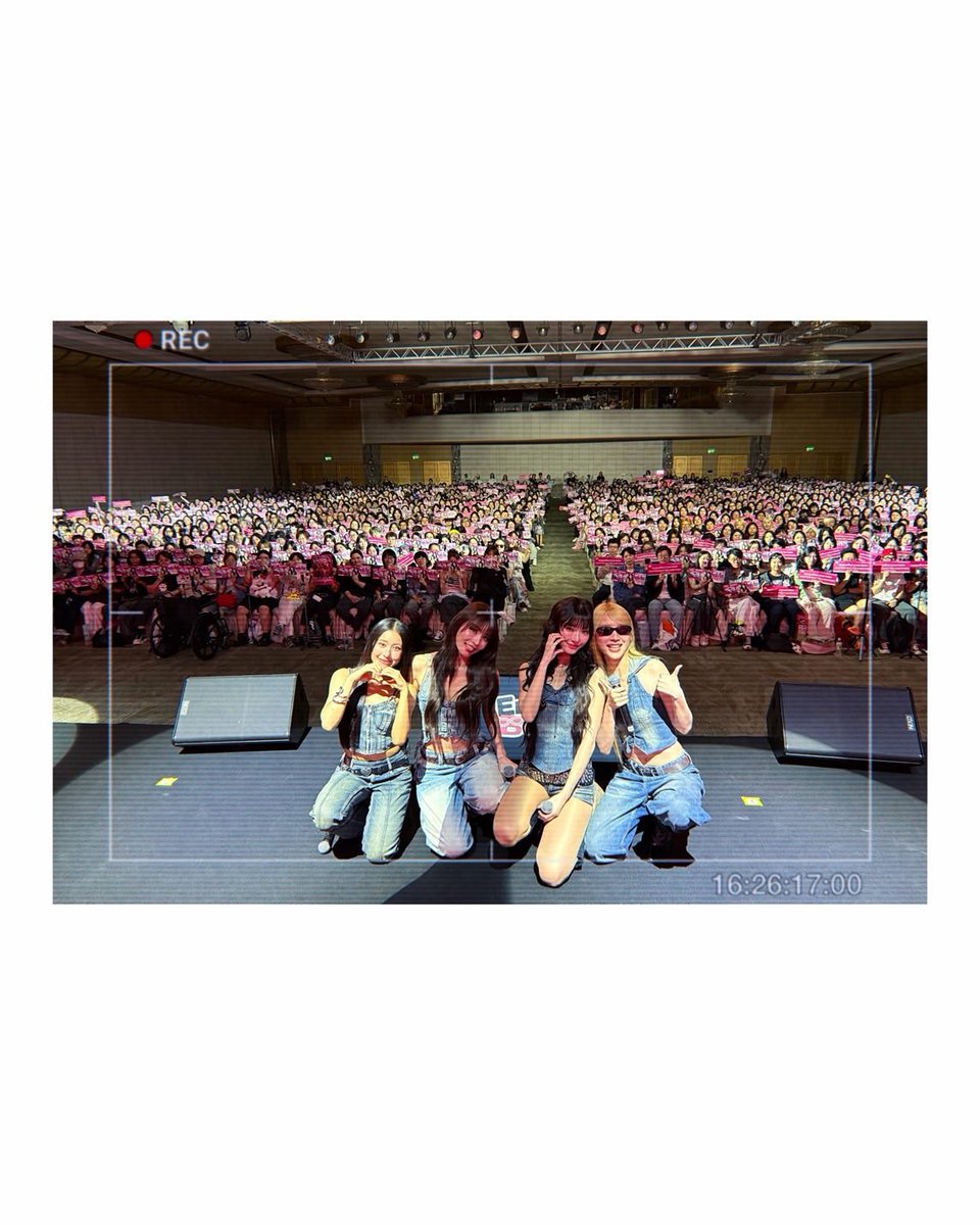 CiizeOfficialTH's tweet photo. ขอบคุณทุกคนที่มาหา กระปุกไซซี แจนจิงจิง ในงาน Enemies With Benefits Fan Meeting in MACAU นะค่าา ไว้มาเจอกันอีกน้าา🩷
เดินทางกลับบ้านอย่างปลอดภัยทุกน้าา😊🩷

Thank you to everyone who came to support Kapook, Ciize, Jan, and JingJing at the Enemies With Benefits Fan Meeting in Macau! 🩷
We were so happy to see all of you. Thank you for your love and support—we hope to see you again very soon! 🥰
Have a safe trip home, everyone! 😊🩷

JJJ KPCZ SHINNING IN MACAU 

#EnemiesWithBenefitsFMinMacau
#ciizezphr #kapookciize