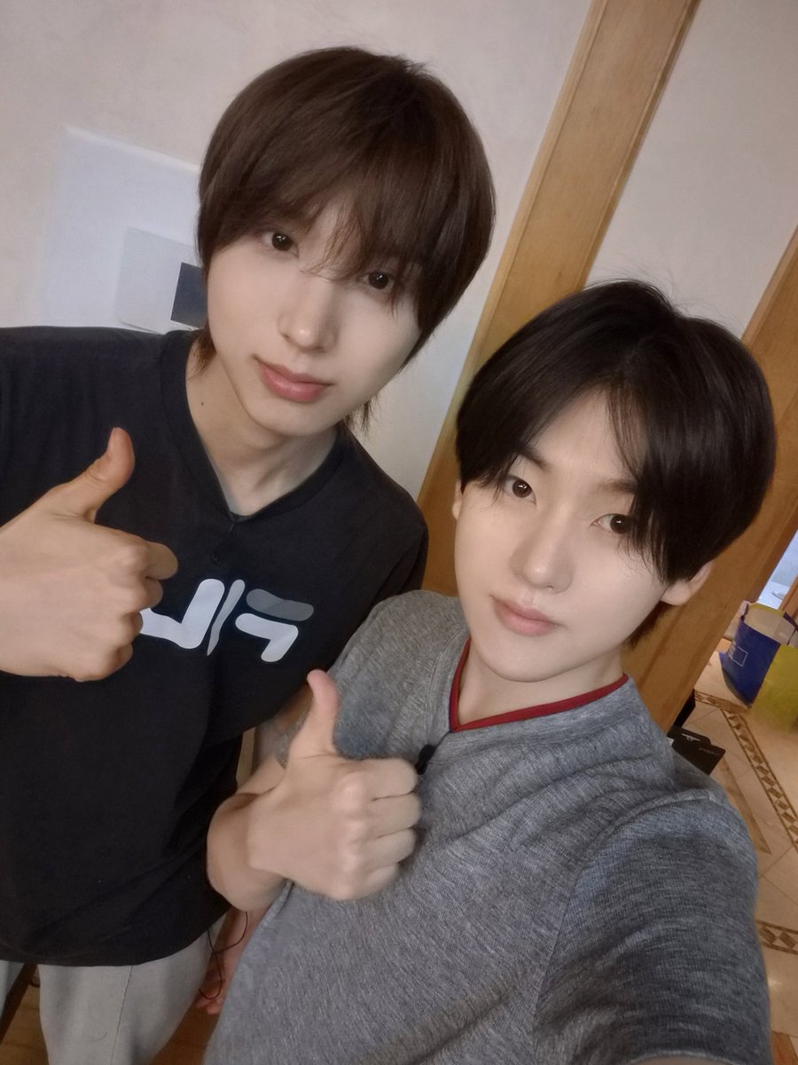 clothes_KF's tweet photo. #계훈 Kick 2 Kick(킥투킥) 시즌 3 _ 계훈 상의 정보
「 T-Shirt 티셔츠 」
▪︎ DNSR
▪︎ 레이어드 브이넥 하프 티셔츠 그레이/레드
▪︎ KRW 44,000 ▸ 39,600

➔ https://t.co/b2Pqi0xOAL
➔ https://t.co/XSVwFXzRt5

#Kyehoon #KickFlip #킥플립 https://t.co/35sPbkjde7
