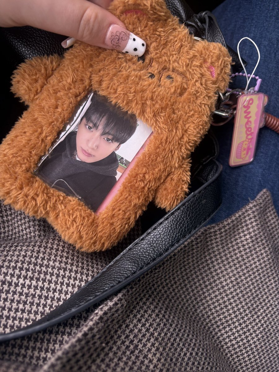 mimilvsbts's tweet photo. El gordo les dice buenas tardes https://t.co/ZEL7TQ7y2x