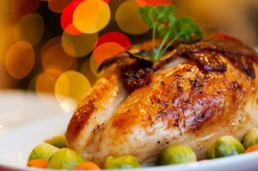 Hailey_Ford_'s tweet photo. Celebrate Thanksgiving with our limited-edition turkey feast—juicy roasted bird, garlic sides u0026 homemade pie, only this week! https://t.co/MZufQ0Spkf