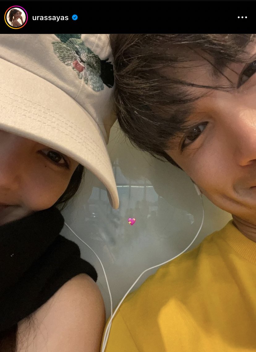 YadechCLover's tweet photo. Nadech's way of flirting with Yaya in the early days: "I liked to sit next to her in the van and listen to music while sharing a pair of earphones. And I would imagine like 'I wish she would fall asleep with her head on my shoulder'" 🥹🥹 https://t.co/YnE0oEY638