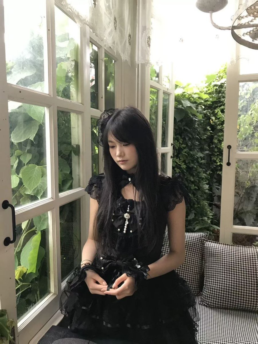 WanFengPTu's tweet photo. 曝光投稿人前女友欧阳紫晶 是个coser哦 https://t.co/FPZB7Xopuu