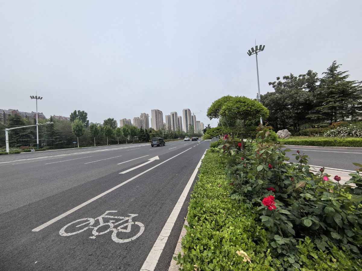 Ygcve5ex's tweet photo. Just tested the brand-new urban bike lane network in downtown! Zero car congestion, smooth rides, and fresh street vibes all the way—game-changer for daily commutes! https://t.co/7JcaczNUKP