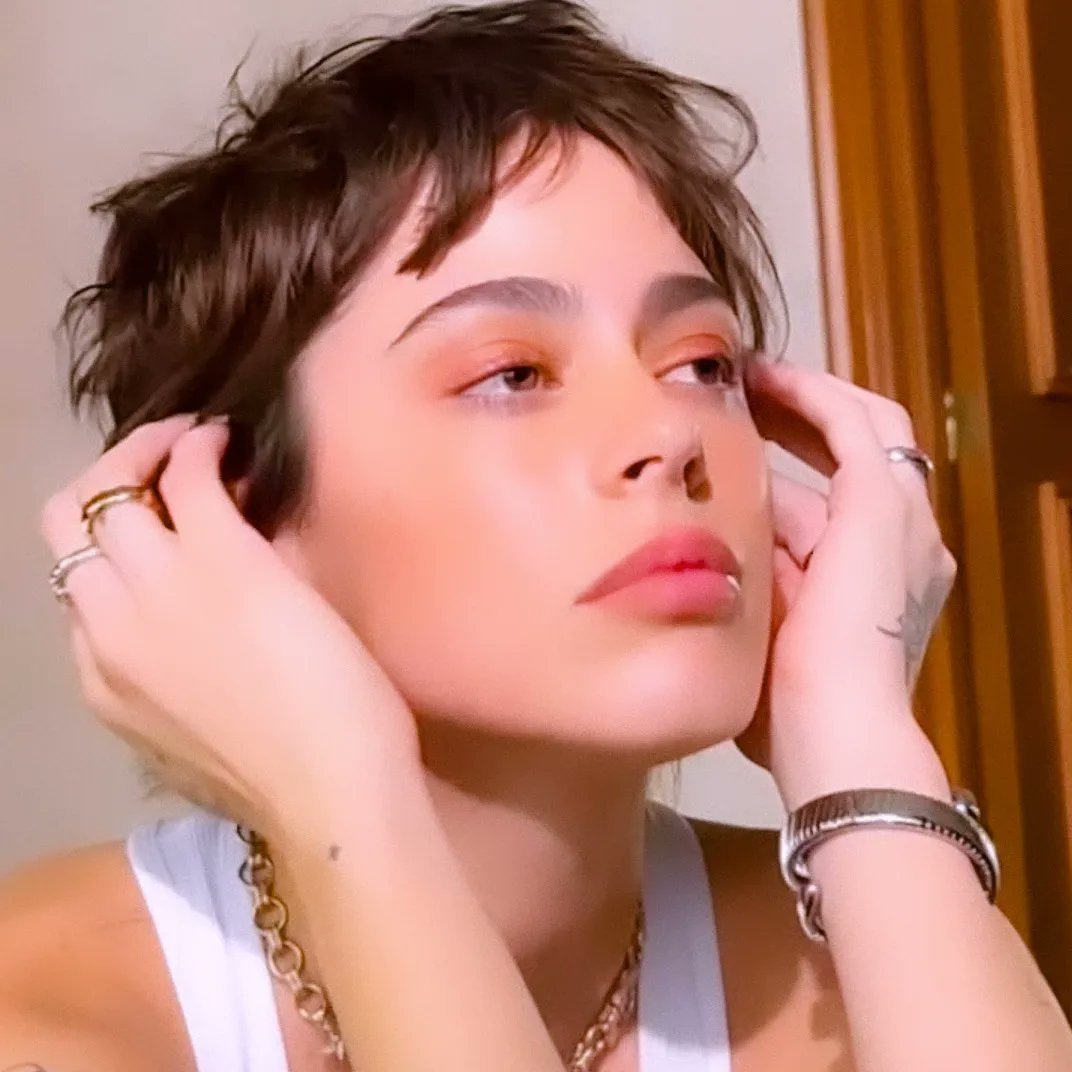 pinkgifttt's tweet photo. Cuando Tini apareció casi rapada y aún así se veía hermosa ❤️‍🩹💞 https://t.co/RjbjBVhjb6