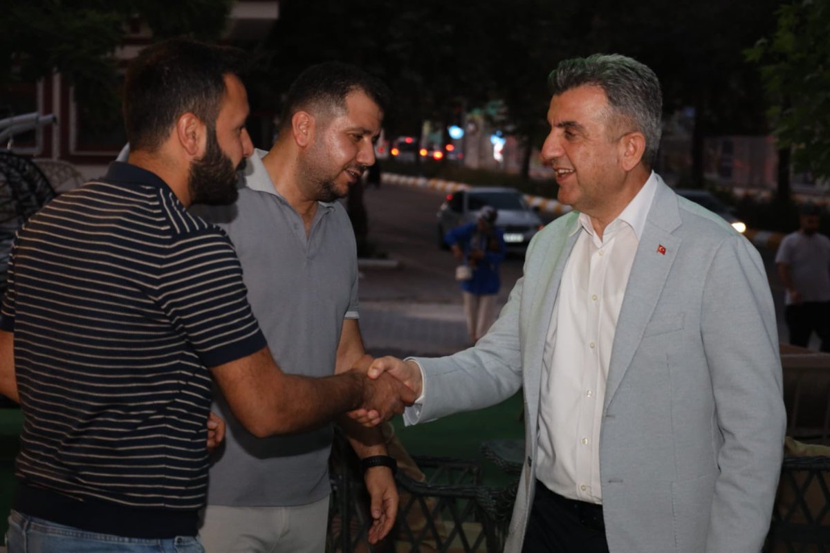 milhamigunbegi's tweet photo. 4/ Gönül Dilimiz olan Şanlıurfamızı dinliyoruz ve hemşehrilerimizin umudunu, beklentisini, gönlünden geçeni kendimize siyasi yol haritası olarak belirliyoruz.

Hane hane, mahalle mahalle, aziz milletimizin emanetini daha güçlü yarınlara taşıyacağız. https://t.co/e9zA2rfXiL