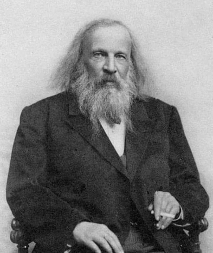 FotosDeFatos's tweet photo. Em 1850, Dmitri Mendeleev andou mais de 1500 Km de Tobolsk até Moscow, para se matricular na Universidade da Cidade. Apesar de não ter sido aceito ele continuou até São Petersburgo, cerca de 700 km onde conseguiu estudar. Anos depois ele desenvolveu a Tabela Periódica. https://t.co/HOaeFUUzKP