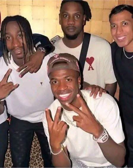 ToniBoi737's tweet photo. After reporting the Yan Diomande deal 2 months ago, everyone is asking for Vini Jr's future. 

He will stay, let me explain. 

Vinicius, Endrick, and Diomande all share the same agency. Madrid's recent push for Diomande has strengthened that relationship especially with the previous deals of Madrid paying big money for Vini and Endrick from the Brazilian league. Neither side and especially Vini wants to leave and the agency is extremely happy to have 3 of their stars on the best club in history. 

La liga and el clásico after Spain's recent world cup win and the return of Mourinho is looking to have the best tv revenue since the Ronaldo/Messi era, Vini and his agency don't want to miss out.