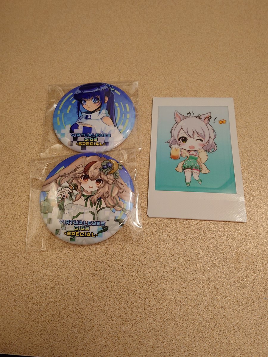 ryuyasu1023's tweet photo. 今回の戦利品！
ちょっと引きすぎました…
まぁ推しのサイン購入させて頂いたのと、何とか引けて良かった

#VIRTUALEYESGIGS
＃ぱにゅらいふ https://t.co/UCNcqduoK8