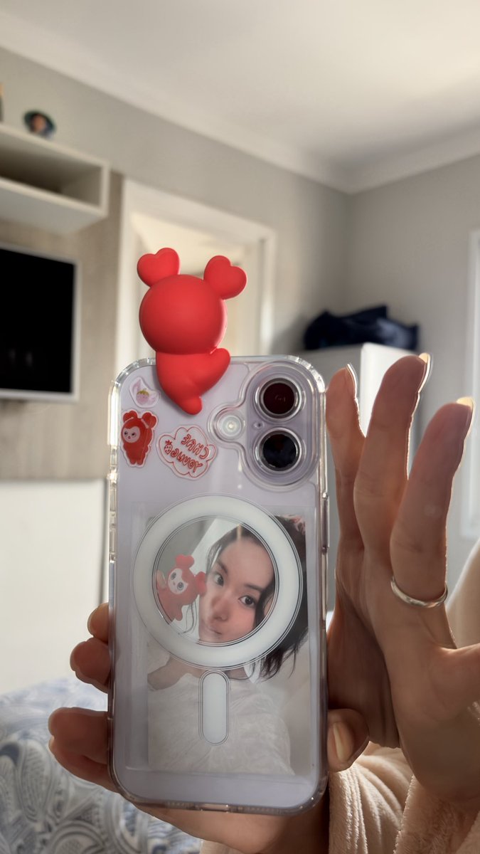 chaerutw's tweet photo. minha capinha favorita 🥹🍓❤️🔴 https://t.co/HGiYIwnSGJ