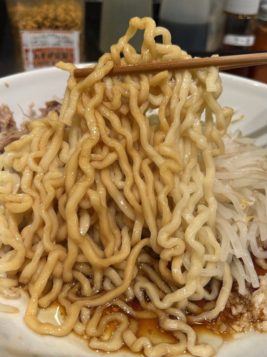 amurorayUC0087's tweet photo. 2026年7月25日(土)🍜136杯目
まぜそば 渋谷 チョップス(CHOPS)
まぜそば中(麺量(茹で前)200g)
コール＝ニンニク少なめあぶら少なめ生たまご(奥久慈卵) https://t.co/3JDQBBbREy