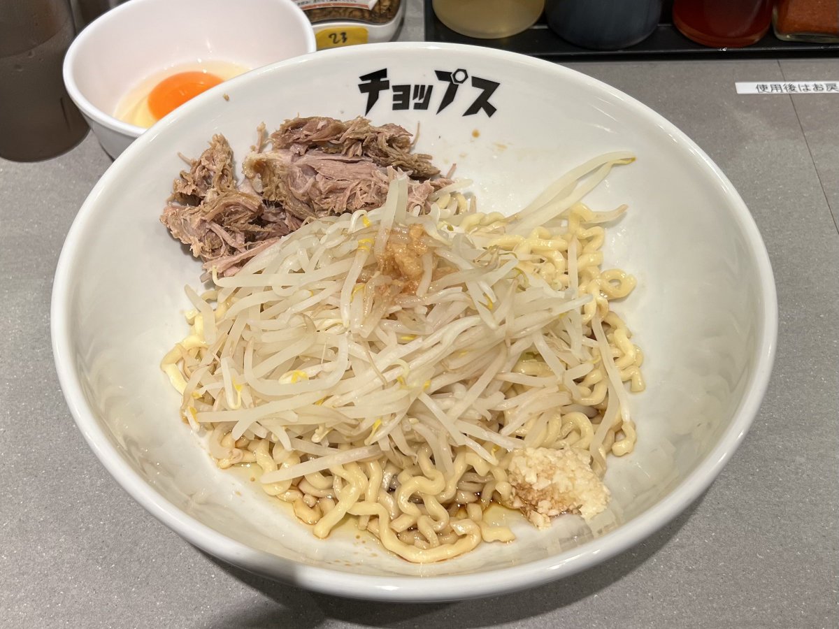 amurorayUC0087's tweet photo. 2026年7月25日(土)🍜136杯目
まぜそば 渋谷 チョップス(CHOPS)
まぜそば中(麺量(茹で前)200g)
コール＝ニンニク少なめあぶら少なめ生たまご(奥久慈卵) https://t.co/3JDQBBbREy
