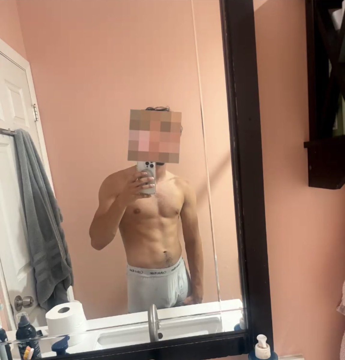 marloves420's tweet photo. New to nsfw #nsfw #nsfwacc #nsfwtwt

• 22
• He/him
• Bi-curious
• Switch (sub lean)
• gaming and music 
• swear I’m not ugly just a lil private
• dms open 

rt for mutuals || ♡’s appreciated https://t.co/kk05yVntyG