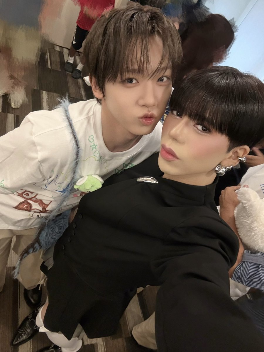 jmsdvr_'s tweet photo. versusan nak? HAHAHAHAHA! 
i love u both 💅🏻💓
#AHOF  #아홉 
#SHUAIBO #장슈아이보
#WOONGKI #차웅기 https://t.co/yIqE5UiUpf