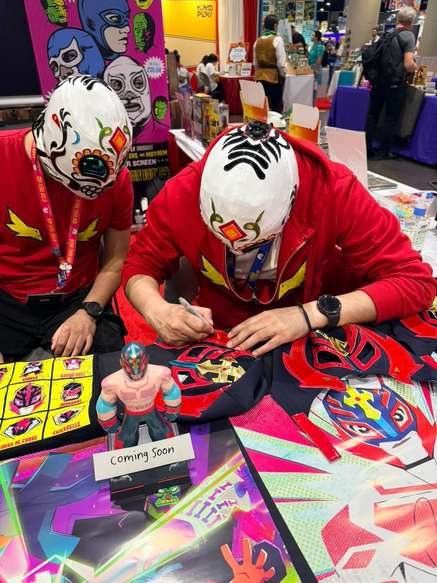 maskedrepublic's tweet photo. Right now until 12 noon at @Comic_Con booth 1901 @HeadlockedComic &amp; Masked Republic - Rey Mysterio vs. The Darkness creators @LosVivaCalavera - Rey signed posters, official show merch including masks &amp; graphic novels and more! https://t.co/5zmC7sRGBJ