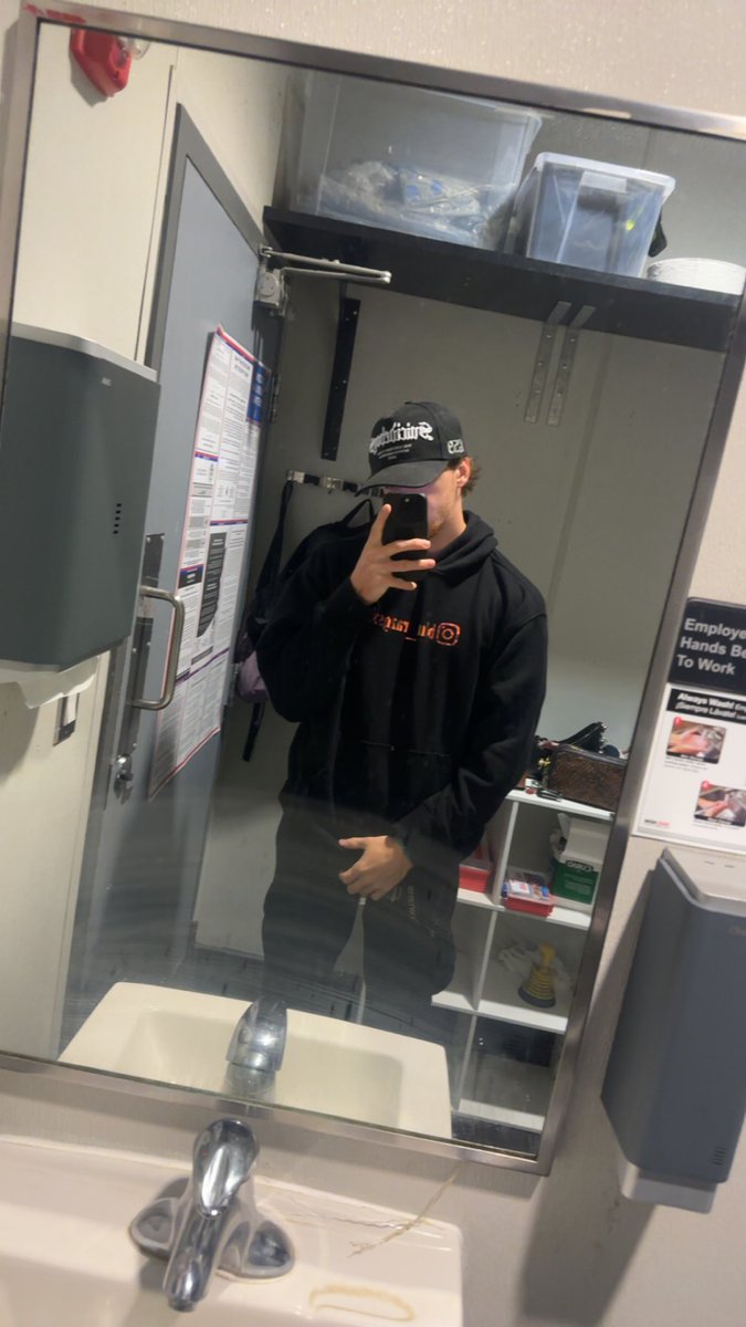 Jakeypoo8621's tweet photo. What up https://t.co/fjCll5CzDV
