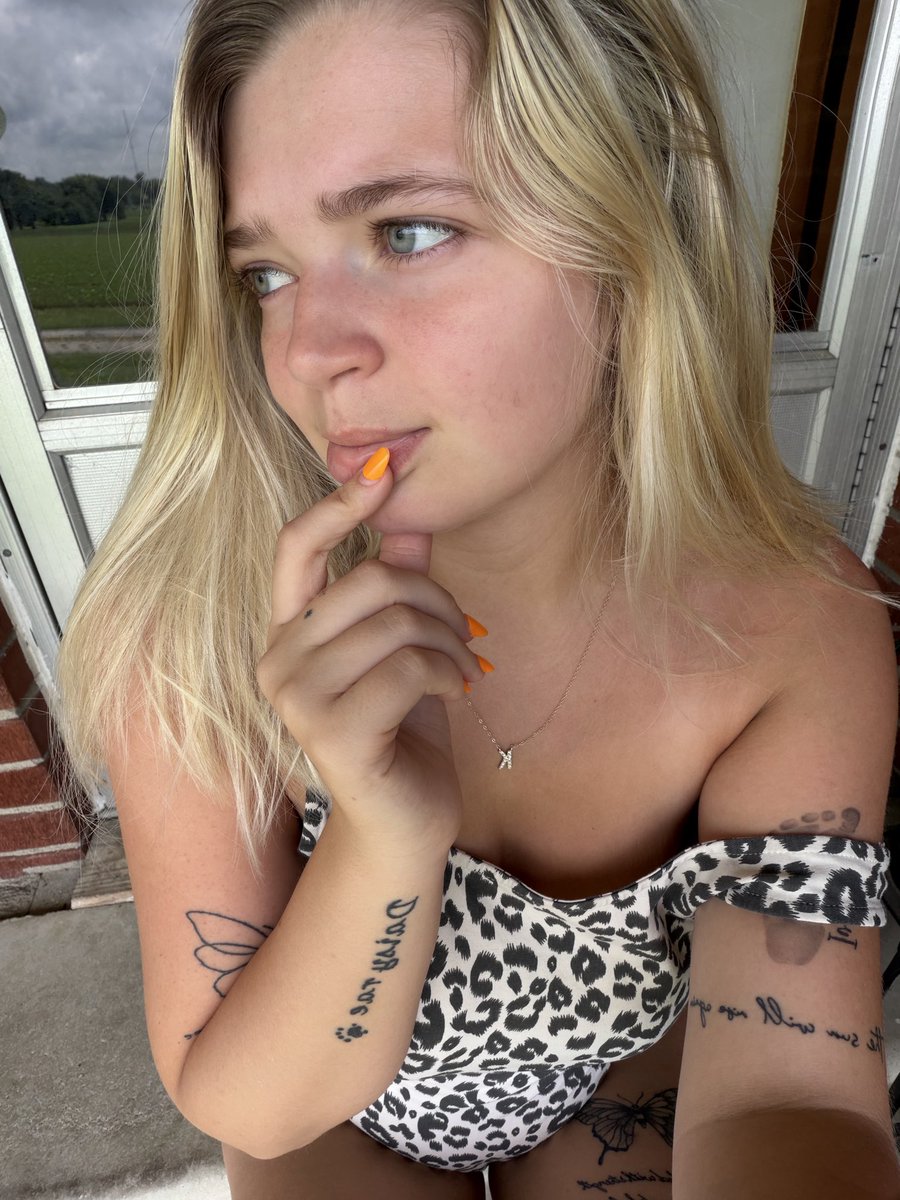 Yoursecretmuse1's tweet photo. So how’s everyone’s day going?? #onlyfans #spicycontent #wannahavefun https://t.co/JqejDwA0Pj