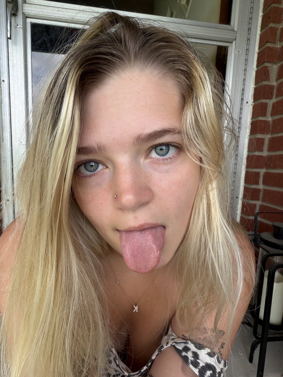 Yoursecretmuse1's tweet photo. So how’s everyone’s day going?? #onlyfans #spicycontent #wannahavefun https://t.co/JqejDwA0Pj