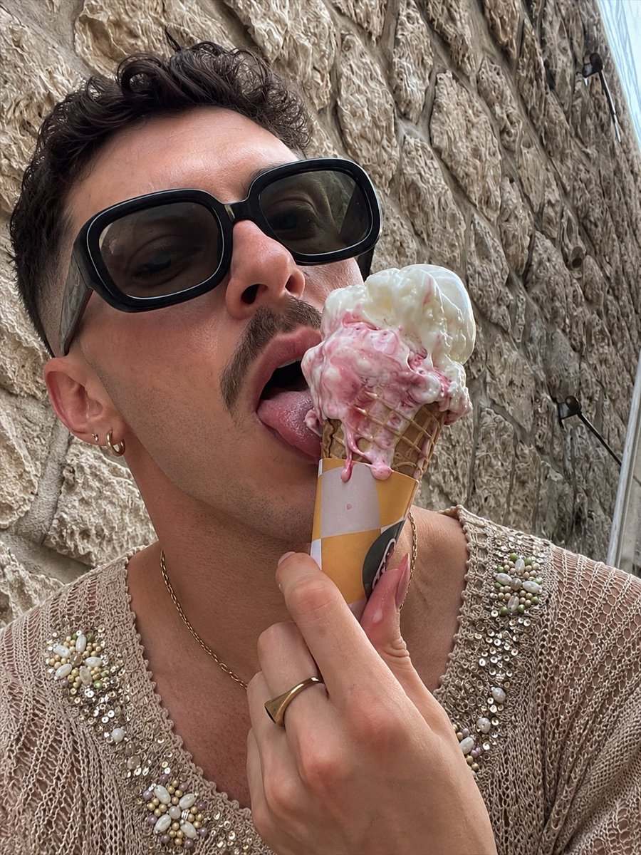 Sebas_reed's tweet photo. I love ice cream https://t.co/QLnNT13LQa