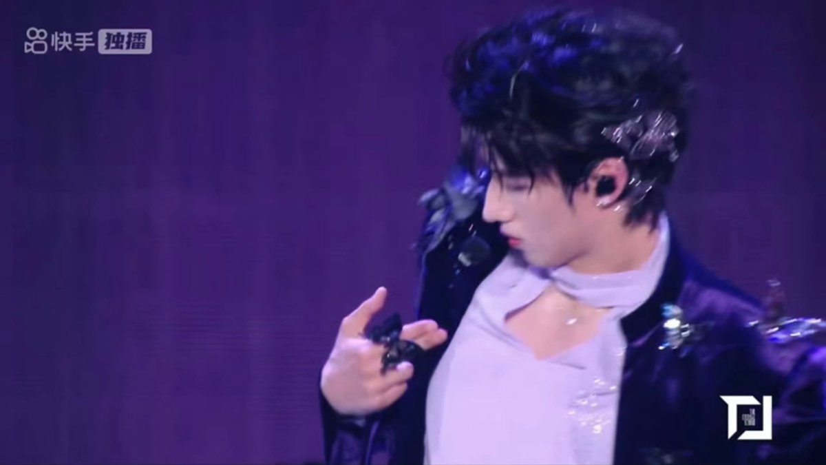 ff22XmmSu's tweet photo. 我天啊这两个骚货我出生在夜总会套房卫生间了…年轻就是好啊招待了一晚上客人还有精力对食，骚屌配骚逼 https://t.co/eKVwGnILws
