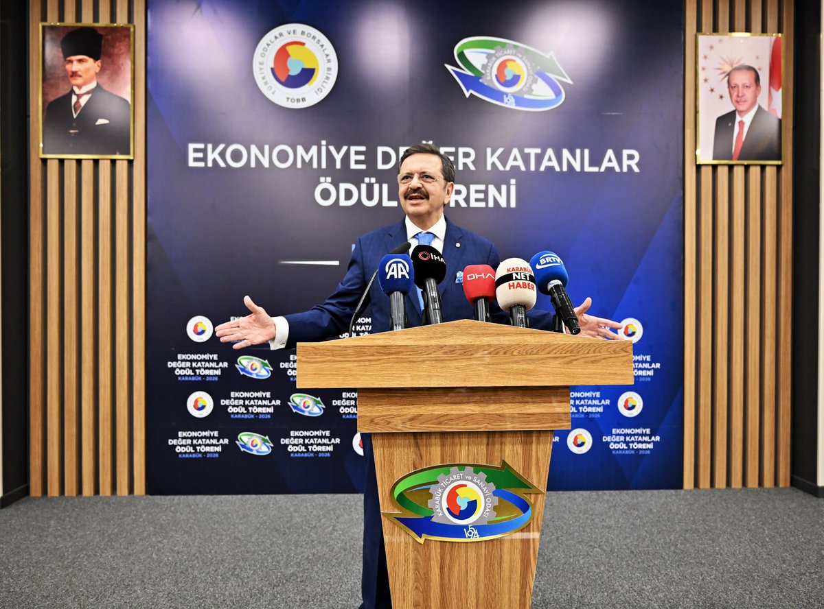 RHisarciklioglu's tweet photo. Karabük Ticaret ve Sanayi Odası tarafından düzenlenen  "Ekonomiye Değer Katanlar Ödül Töreni"nde üreten, istihdam sağlayan, ihracat yapan ve vergi rekortmeni olan girişimcilerimize fazlasıyla hak ettikleri ödüllerini takdim ettik. 

Her firma ayrı bir yıldız, her biri ödülü hak ediyor. Üreten, ihracat, yatırım yapan, istihdam sağlayan, ekonomimize değer katan tüm girişimcilerimizi yürekten kutluyorum. 👏 

Hizmet kalitesi ve kapasitesini sürekli yükselten @karabuktso Başkanımız @fthcprz’ı, Meclis Başkanımız Adnan Çebi’yi, Yönetim Kurulumuzu, Meclis üyelerimizi ve çalışan kardeşlerimi tebrik ediyorum.