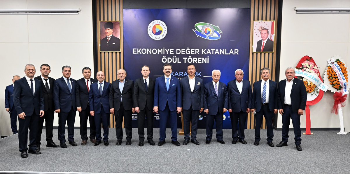 RHisarciklioglu's tweet photo. Karabük Ticaret ve Sanayi Odası tarafından düzenlenen  "Ekonomiye Değer Katanlar Ödül Töreni"nde üreten, istihdam sağlayan, ihracat yapan ve vergi rekortmeni olan girişimcilerimize fazlasıyla hak ettikleri ödüllerini takdim ettik. 

Her firma ayrı bir yıldız, her biri ödülü hak ediyor. Üreten, ihracat, yatırım yapan, istihdam sağlayan, ekonomimize değer katan tüm girişimcilerimizi yürekten kutluyorum. 👏 

Hizmet kalitesi ve kapasitesini sürekli yükselten @karabuktso Başkanımız @fthcprz’ı, Meclis Başkanımız Adnan Çebi’yi, Yönetim Kurulumuzu, Meclis üyelerimizi ve çalışan kardeşlerimi tebrik ediyorum.