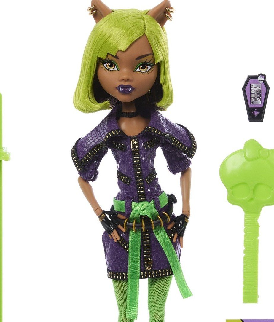 holthyde_'s tweet photo. This is the most experimental design they ever did with Clawdeen and it LANDED. https://t.co/lHeRt37tT2
