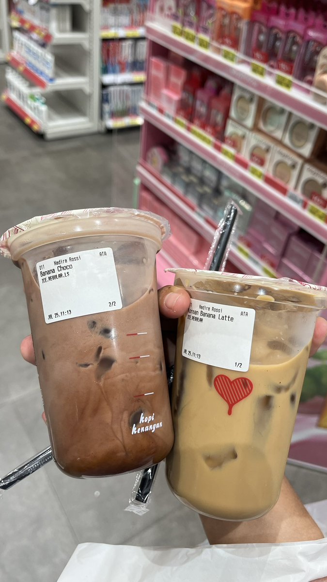 nrdeway's tweet photo. ENAK SI!!?? Tp yauda rasa pisang aja (yg latte rasa pisangnya kureng) https://t.co/5dcda49p8T
