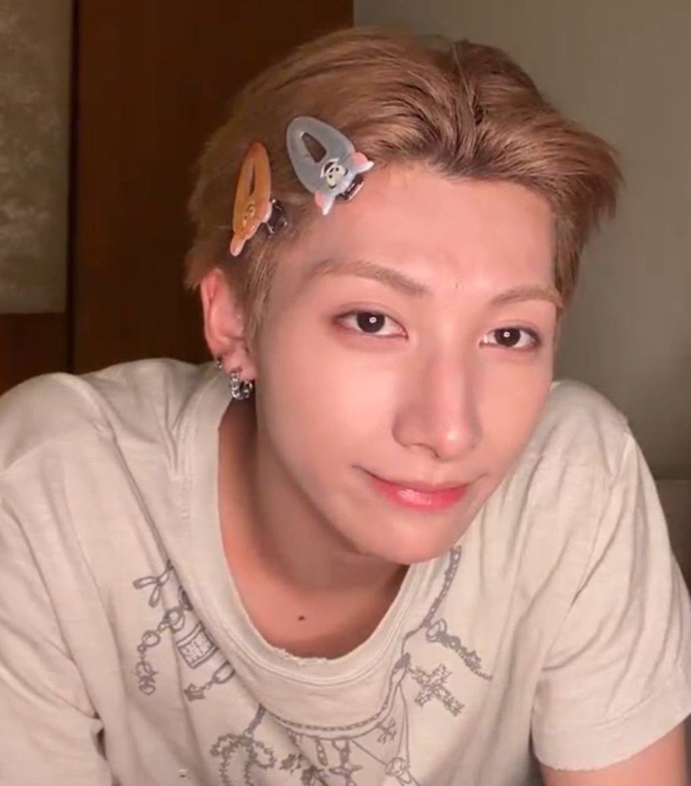 doramnsg's tweet photo. Its him https://t.co/e2rsp7tDV1