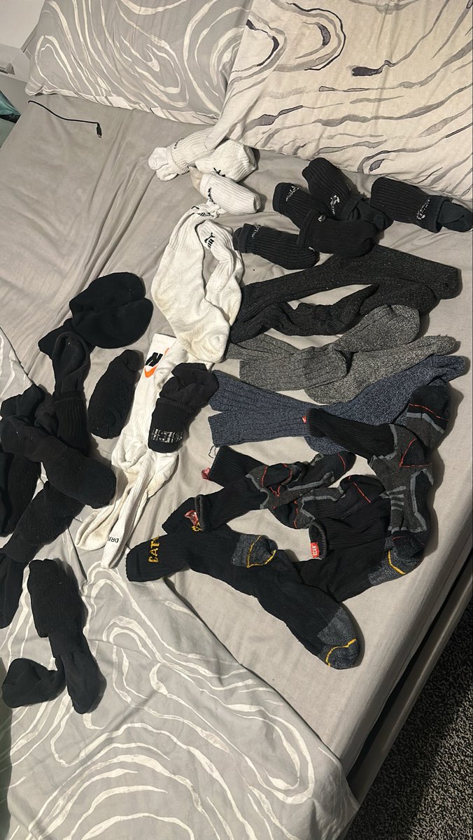 adam_l21_'s tweet photo. Loads pairs for sale message me 🫡 everyone get RT this post for me also 🤫 https://t.co/RdBU2Sanjn