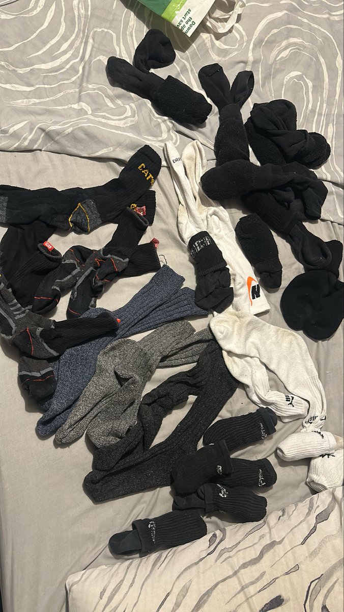 adam_l21_'s tweet photo. Loads pairs for sale message me 🫡 everyone get RT this post for me also 🤫 https://t.co/RdBU2Sanjn
