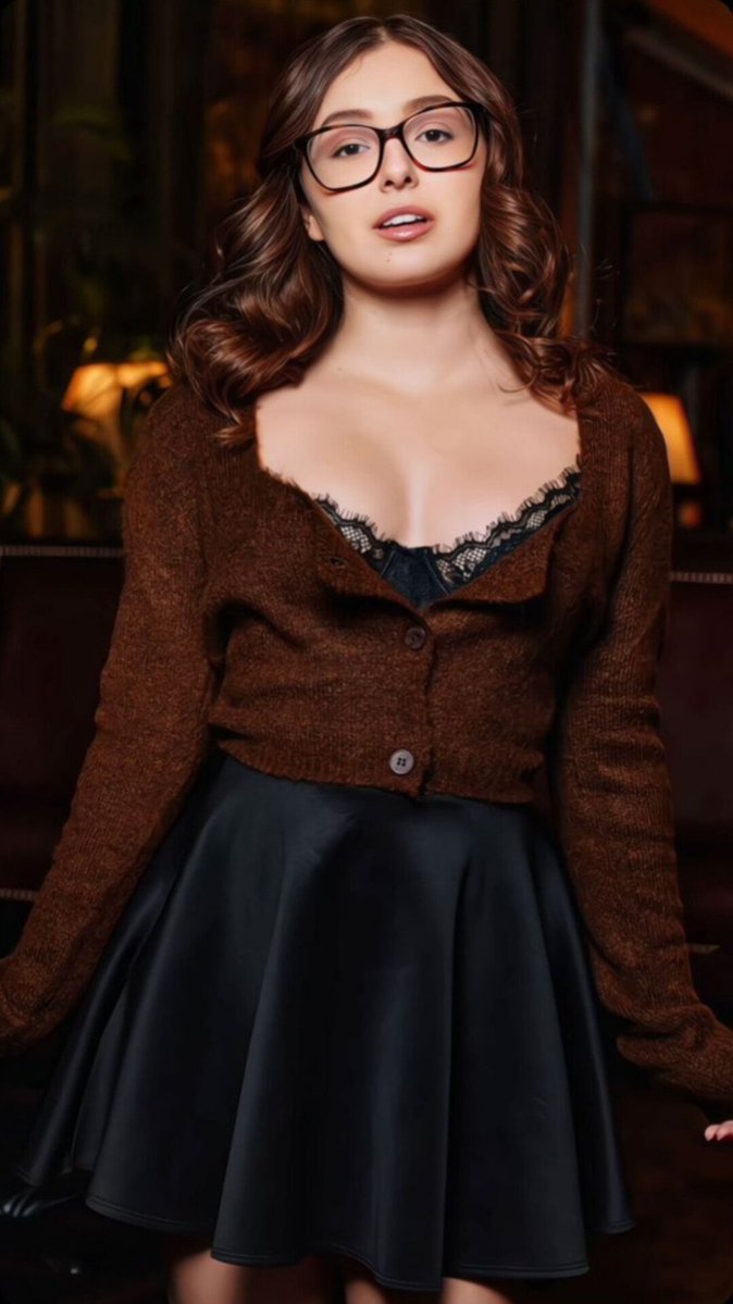 dharshu_off's tweet photo. Name: Leana Lovings 🇺🇸
Date of Birth: July 20, 1999
Age: 26 years 
Height: 5'0"–5'1" (153–154 cm)
Weight: Approx. 43–50 kg
Birthplace: United States 🇺🇸
Nationality: American 🇺🇸
Education: Reportedly studied Neuroscience at college level 
Profession: Actress | Model | Content Creator | Streamer
Years Active: 2020/2021 – Present 
💰 Net Worth: Estimated $1M – $3M+ (unverified public estimates) 
💸 Income Sources:
• Content creation
• Modeling projects
• Social media promotions
• Brand collaborations
• Streaming and digital media appearances 
📊 Social Media Followers:
• Instagram: Active presence
• X (Twitter): Active presence
• Other creator platforms: Large online audience 
❤️ Relationship Status: Not publicly disclosed.
