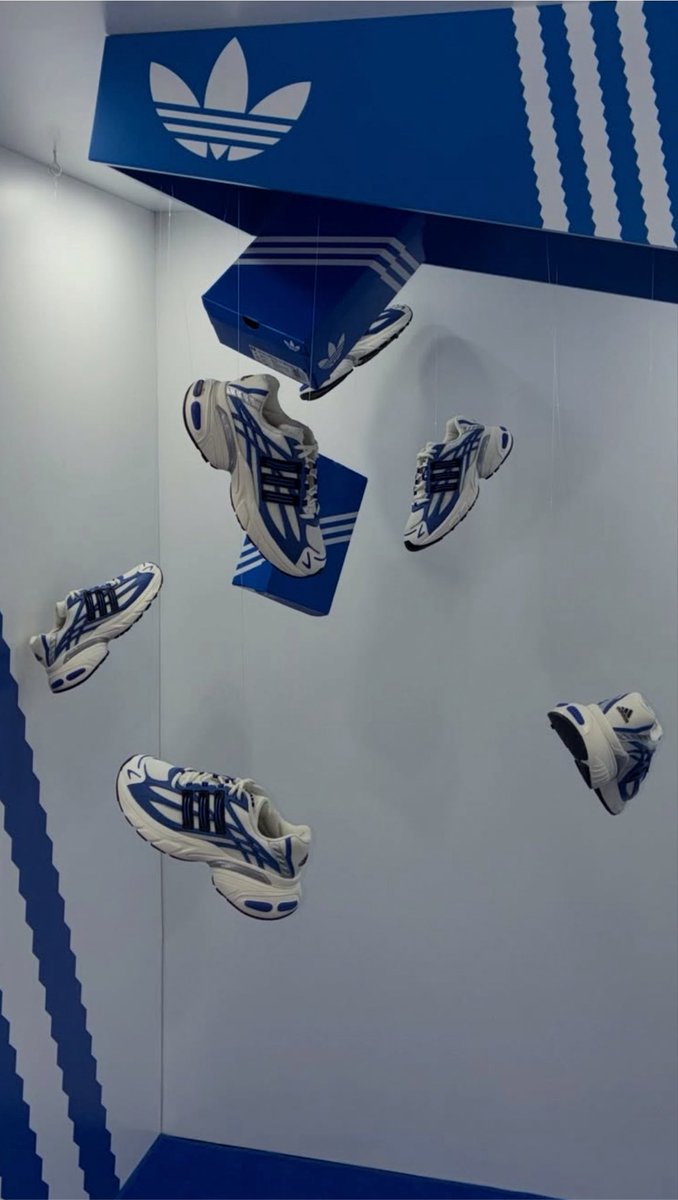 iwoolfmoonrose's tweet photo. Woosung flying shoes 🤭 https://t.co/XiyM72pga7