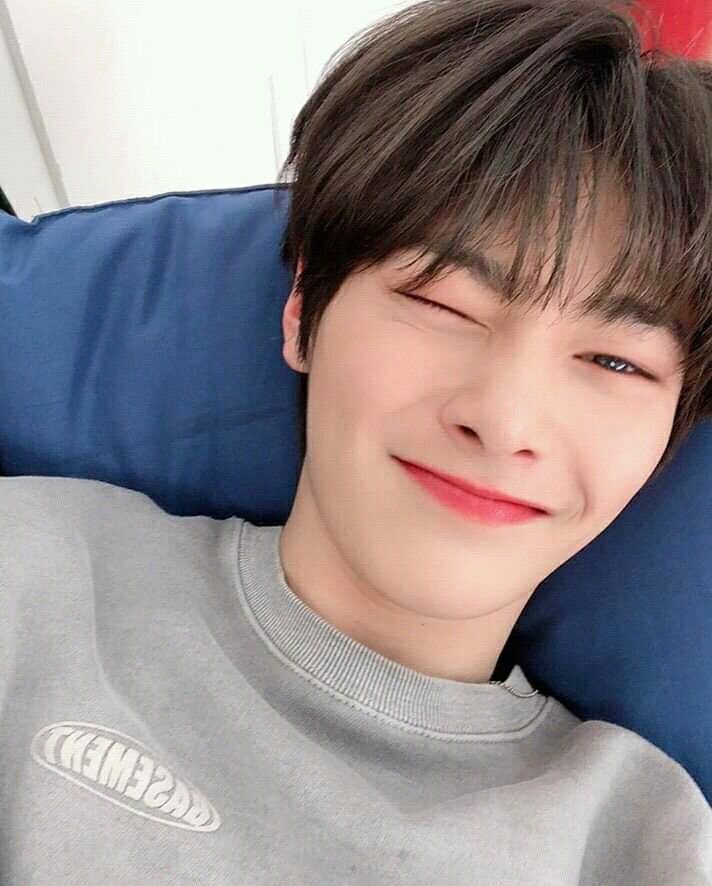xmarzbs's tweet photo. vámonos a integrarnos a fandom, aunque yo soy feliz viendo todo de afuera🫢

#SSD #StaySelcaDay #Jeongin  #I_N #StrayKids https://t.co/7TmONMeg0h